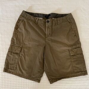 Banana Republic Factory Cotton Cargo Shorts in olive